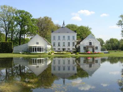 Kasteel Lagendal met vijver
