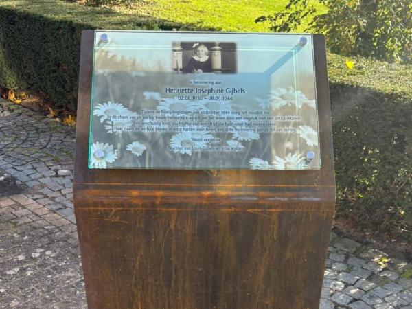 Foto herdenkingsmonument Finneke Gybels