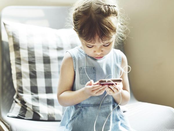 Mediawijs opvoeden © OW