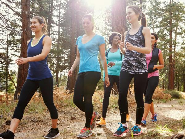 ONTBIJT MET WANDELING © Monkeybusinessimages