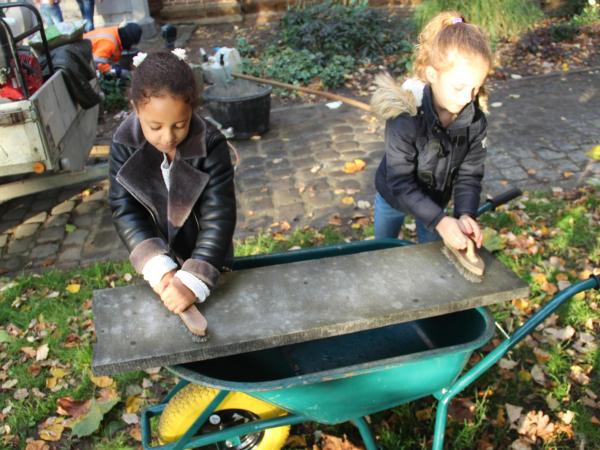 Herdenkingsmonument aan de kerk O.-L.-Vrouw Ten Hemelopneming Lummen-centrum